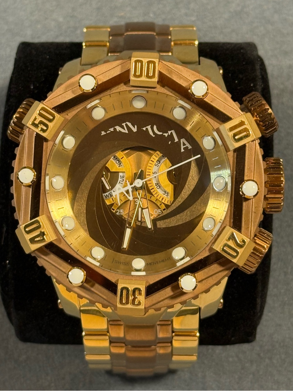 Invicta 41746 Huracan Men's Diver Style Watch - Picture 3 of 9